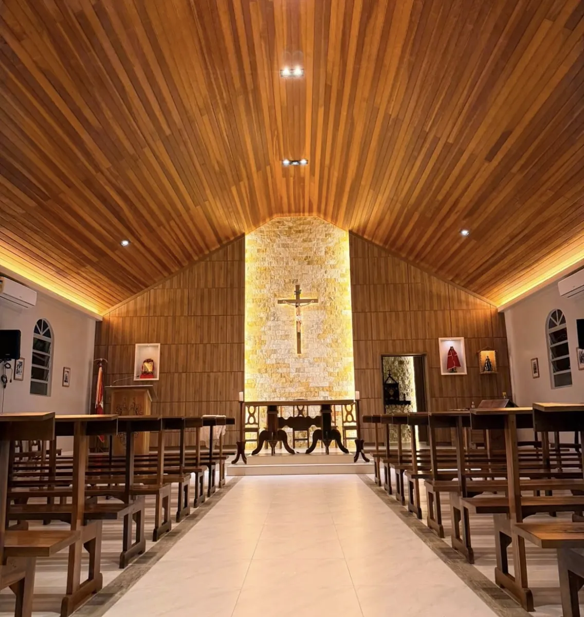 Iluminação completa de igreja em Garopaba